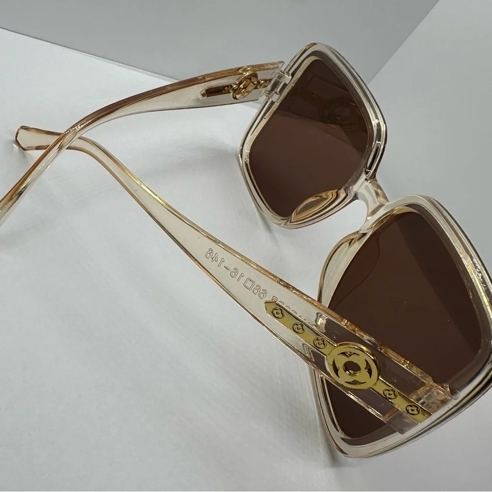Chic & Trendy Oversized Square Frame Sunglasses - New Fashion Statement!